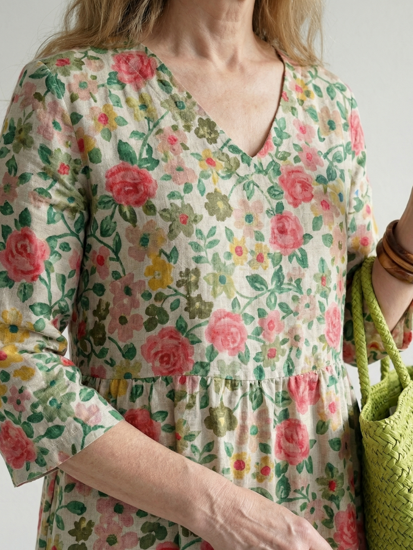 Colin | Vestido Midi de Flores Dispersas
