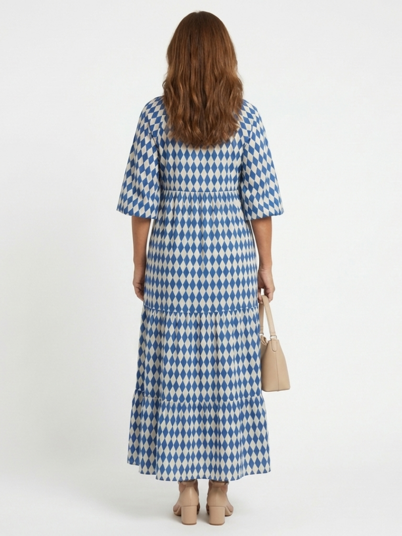 Elodie | Vestido midi acampanado con estampado de diamantes