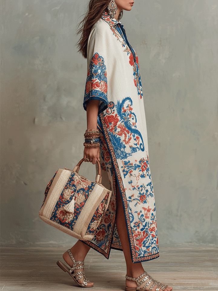 Ropa midi kaftan bohemio con estampado floral cachemira en marfil y azul