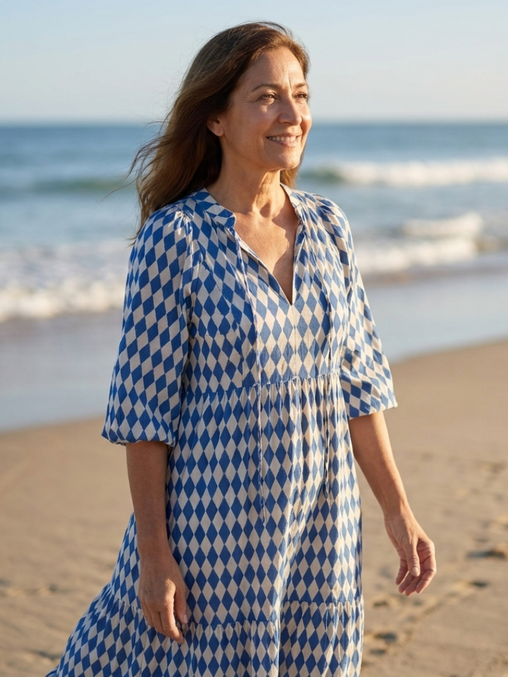 Elodie | Vestido midi acampanado con estampado de diamantes