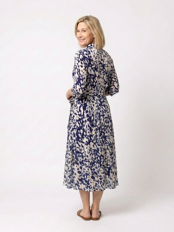 Oriana | Vestido midi de manga larga con cuello y lazo en la cintura