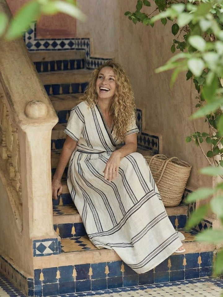 Thalassa | Vestido midi de manga corta con escote en V y cintura envolvente