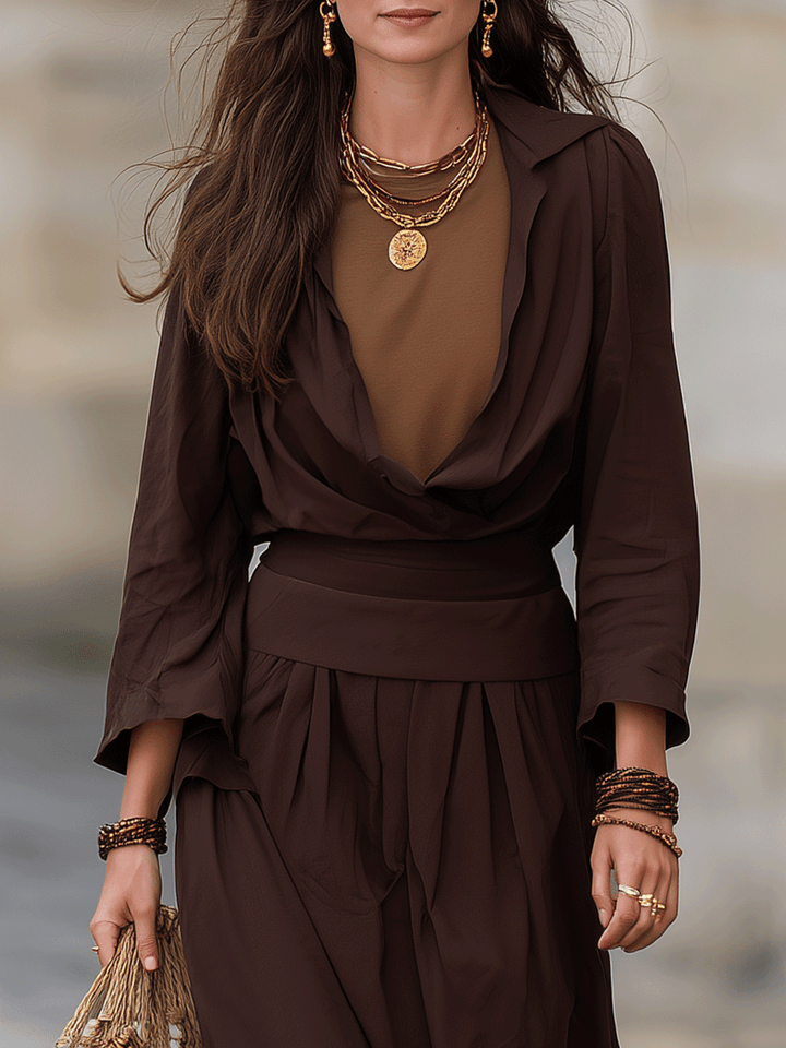 Robe longue bohème à volants esprit quiet luxury en brun cacao profond