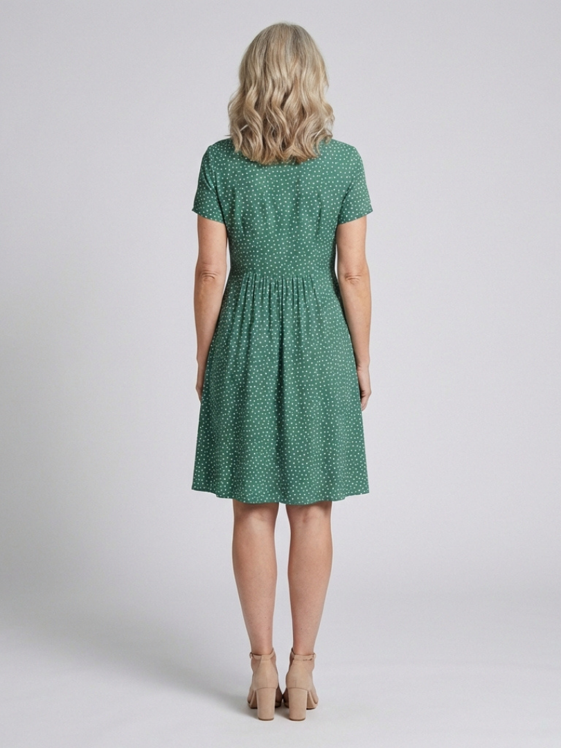 Caroline | Vestido midi de lunares con cuello y mangas cortas