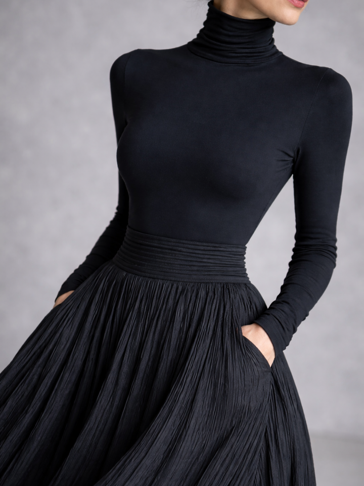 Isla | Vestido Maxi de Cuello Alto con Falda Plisada