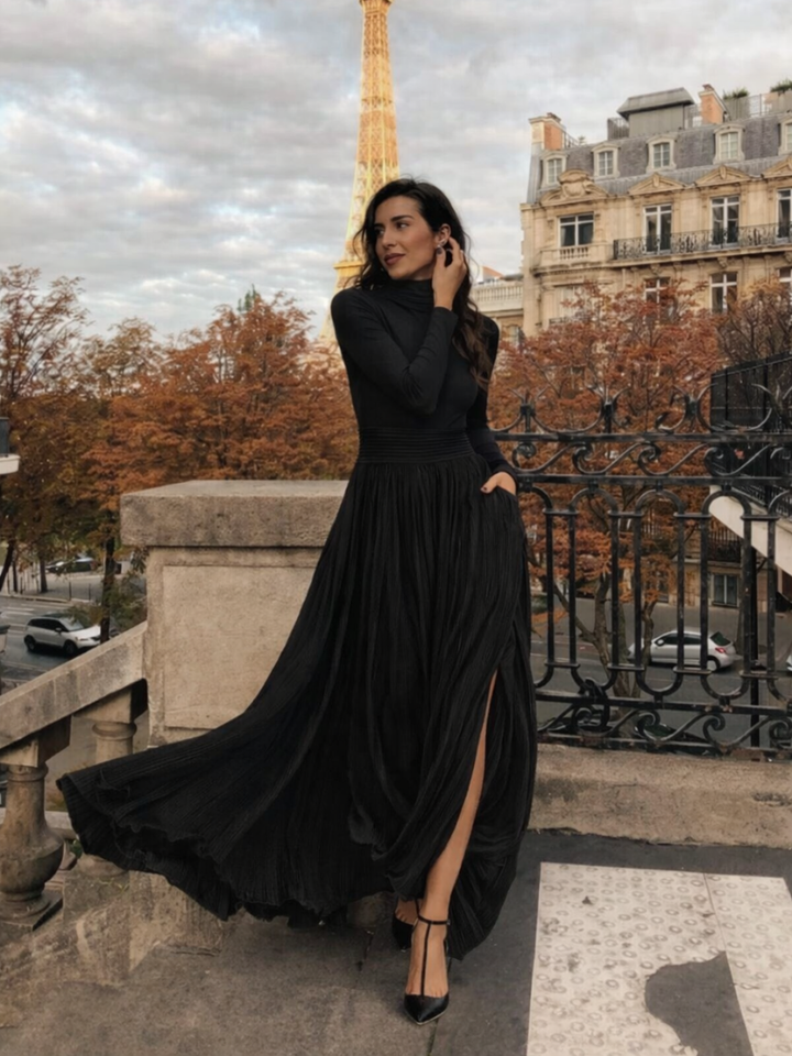 Isla | Vestido Maxi de Cuello Alto con Falda Plisada