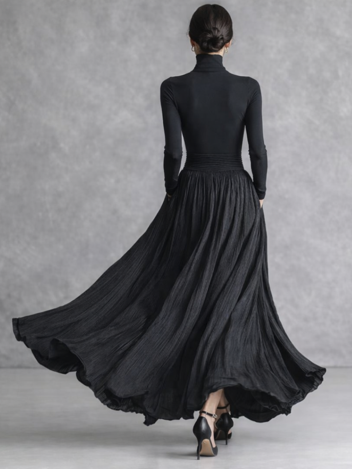 Isla | Vestido Maxi de Cuello Alto con Falda Plisada