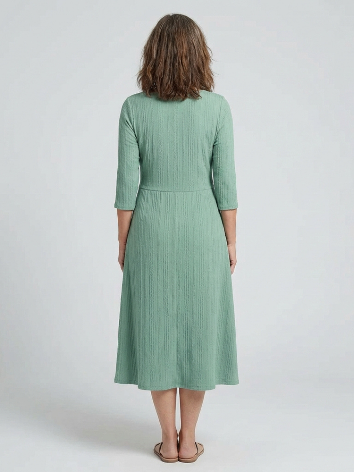 Isolde | Vestido midi de botonera con cuello en V y plisado cruzado