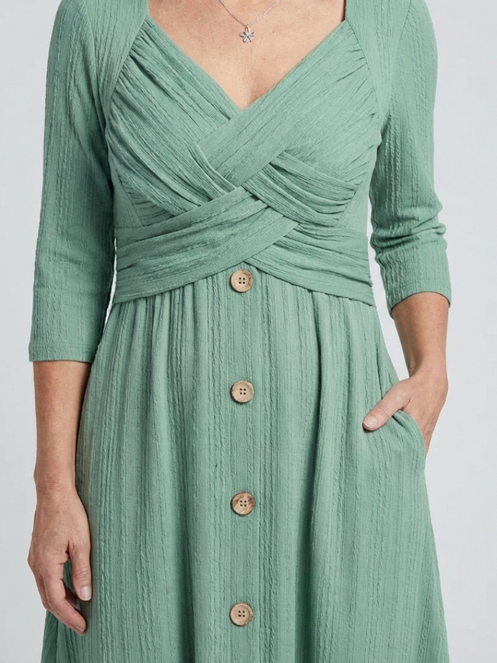 Isolde | Vestido midi de botonera con cuello en V y plisado cruzado