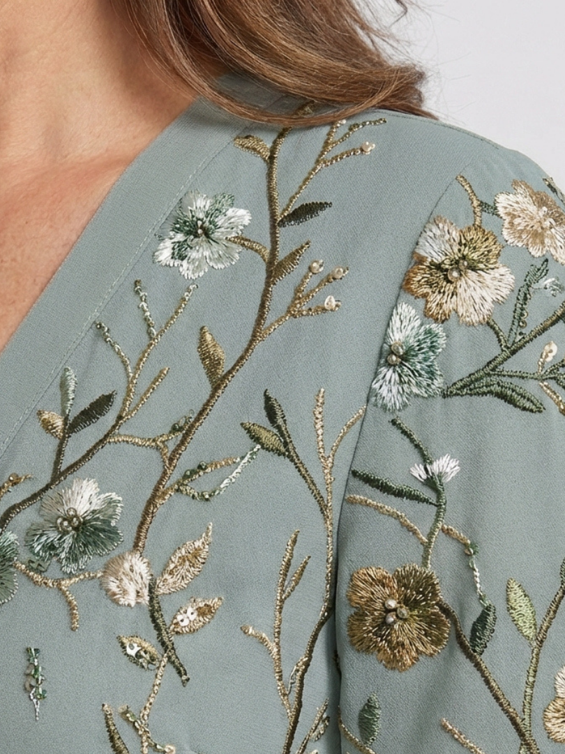 Evadne | Vestido Maxi de Flores con Escote en V y Manga Corta